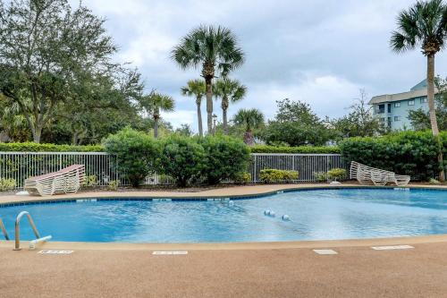 Bazén v ubytování Hilton Head Resort 2104 nebo v jeho okolí