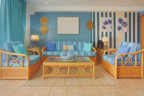 Paradise Perch - Royal Retreats at Maho Beach