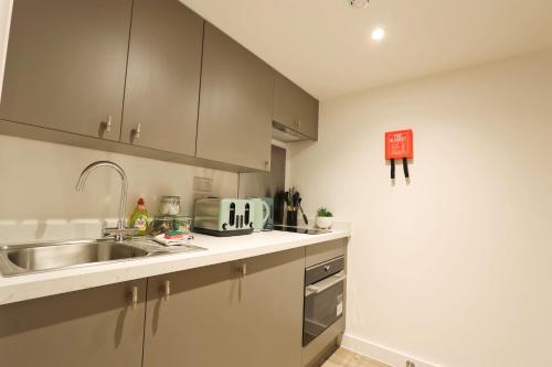 a kitchen with a sink and a counter top at Studio Flat Close to Queen Square - Flat 4A in Bristol