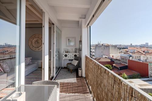 Oporto LightHouse Apartment by DA'HOME