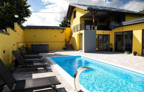 Bazén v ubytování Cozy Home In Kapela With Sauna nebo v jeho okolí