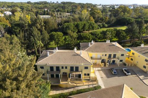 Mar e Golfe - Pool with golf view by HD