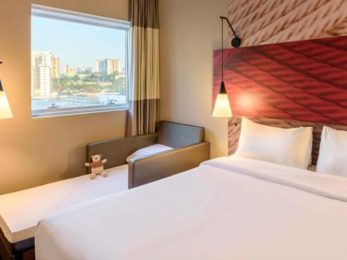 a hotel room with a bed and a window at ibis Sao Bernardo do Campo in São Bernardo do Campo