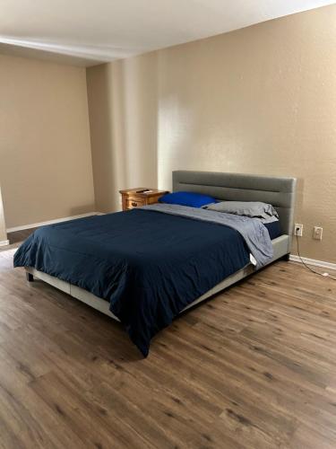 Ένα ή περισσότερα κρεβάτια σε δωμάτιο στο West Phoenix Value Room 3 Bennet