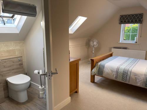 Ένα μπάνιο στο 2-Bedroom Cottage Peaceful Countryside Ledsham