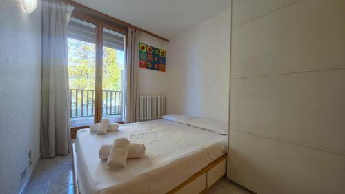 Ένα ή περισσότερα κρεβάτια σε δωμάτιο στο Hostdomus - Lumiere Apartment R15