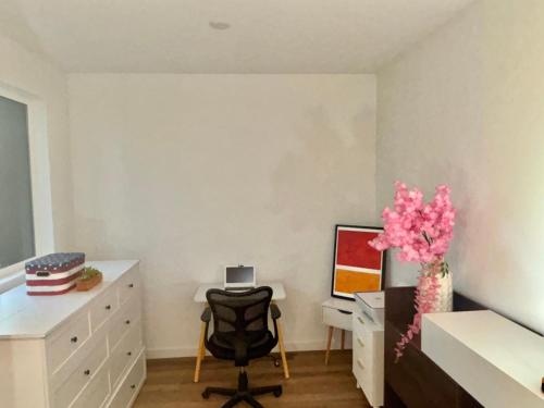a bedroom with a bed and a dresser and a desk at Luxe Home Near DTLA & Dodgers with Rooftop in Los Angeles