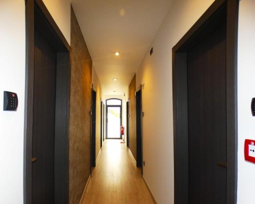a hallway in a house with black doors and wooden floors at Pinhal Litoral in Marinha Grande