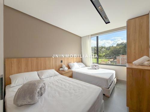 Кровать или кровати в номере Apartamento de lujo a 3 minutos del Aeropuerto JMC 301