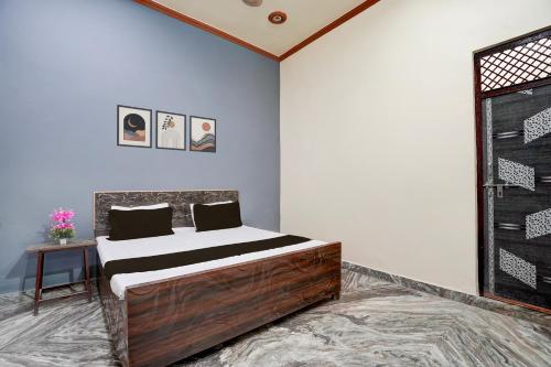 Ένα ή περισσότερα κρεβάτια σε δωμάτιο στο Hotel O Highway Luxury Hotel