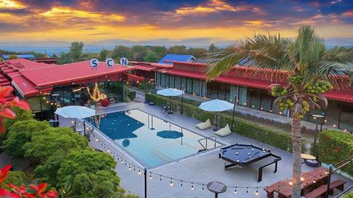 Bazén v ubytování SCN Wellness Resort Rayong nebo v jeho okolí