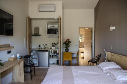 Ένα ή περισσότερα κρεβάτια σε δωμάτιο στο Villa des anémones