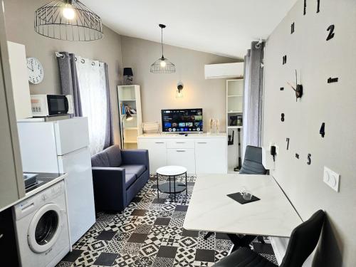 Η κουζίνα ή μικρή κουζίνα στο La maisonnette de Pizancon