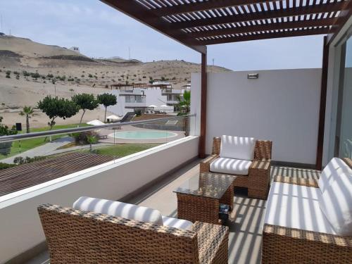 En generel udsigt til bjerge eller udsigt til bjerge taget fra feriehuset