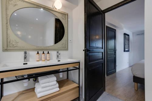 Ένα μπάνιο στο Chalet avec Piscine La Plagne