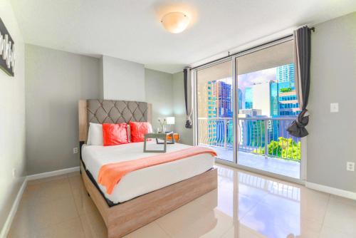 a bedroom with a bed and a large window at Bright & Modern Condo in Brickell w Pool Access in Miami