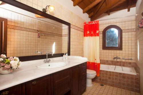 Koupelna v ubytování AVLEMONAS Nature Retreat View to Lefkada