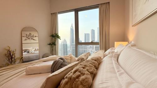 Ένα ή περισσότερα κρεβάτια σε δωμάτιο στο SVG - UNIQUE BURJ KHALIFA & FOUNTAIN ViEW-4 BR