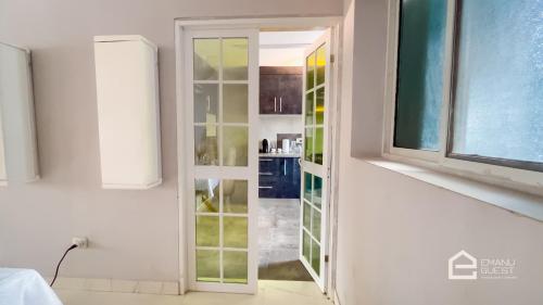 Koupelna v ubytování Emanu Guest House