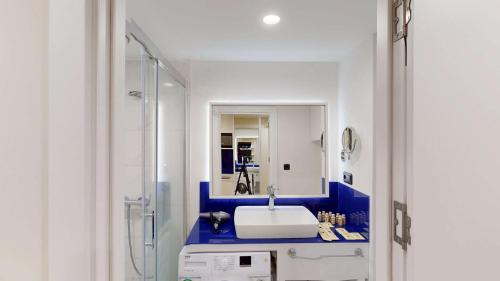 Ένα μπάνιο στο Beautiful Sea View first Line