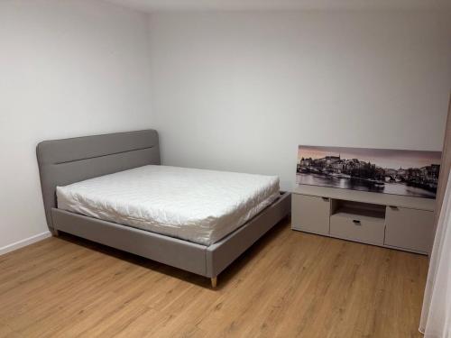 a small bedroom with a bed and a desk at Mieszkanie 3 pokojowe Marki in Marki