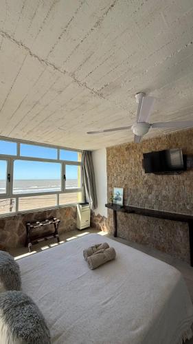 เตียงในห้องที่ Adeliz Playa