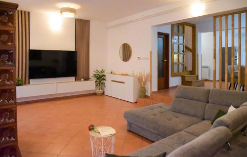 Four-Bedroom Apartment In Fazana