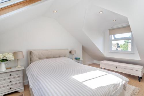 Postel nebo postele na pokoji v ubytování 3 Bed in Harrogate oc-d32616