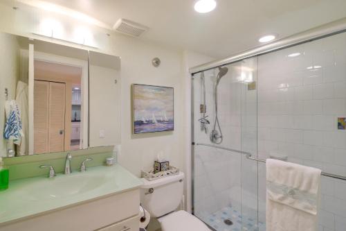 Ένα μπάνιο στο Beach, Marina and Pickleball at Key Largo Condo!