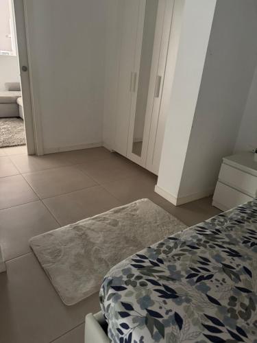 a bedroom with a bed and a rug on the floor at Lulushause in El Arenal