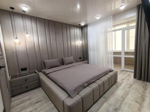 Ένα ή περισσότερα κρεβάτια σε δωμάτιο στο Елегантний люкс