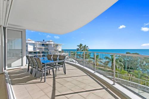 3BR 3BATH Resort Apt, 2 pools, Gym, 2 Car Pk, Stunning VIews
