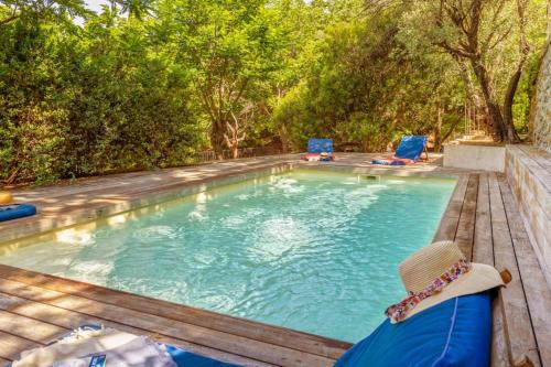 Swimmingpoolen hos eller tæt på Maison Saligastri