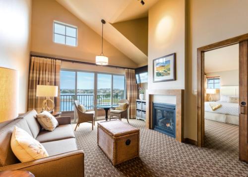 Ένα ή περισσότερα κρεβάτια σε δωμάτιο στο The Lodge at Columbia Point