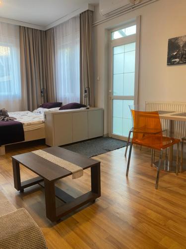 Ένα ή περισσότερα κρεβάτια σε δωμάτιο στο Nice Home Apartment 2