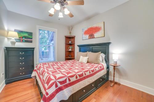 Ένα ή περισσότερα κρεβάτια σε δωμάτιο στο Day Trips to Boyne Mtn! Northwest Michigan Duplex