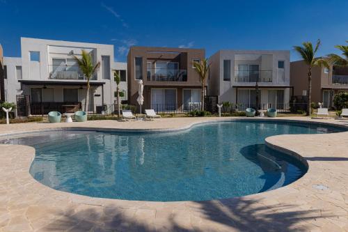 Piscina de la sau aproape de Villas The Tides by Playa Caracol Resorts