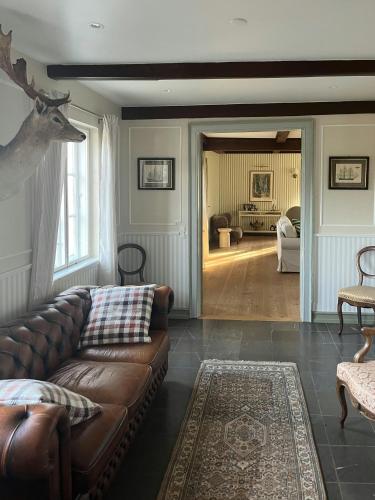 Posezení v ubytování Historic Farm With Church View Near Randers