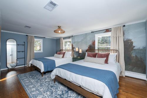 Ένα ή περισσότερα κρεβάτια σε δωμάτιο στο Carolina Pickleball & Pool House 5 Bedroom