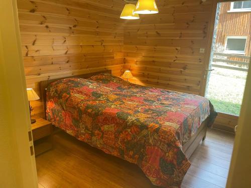 Postel nebo postele na pokoji v ubytování Appartement cosy à Pra-Loup, 6 pers, terrasse et parking réservé - FR-1-165A-206