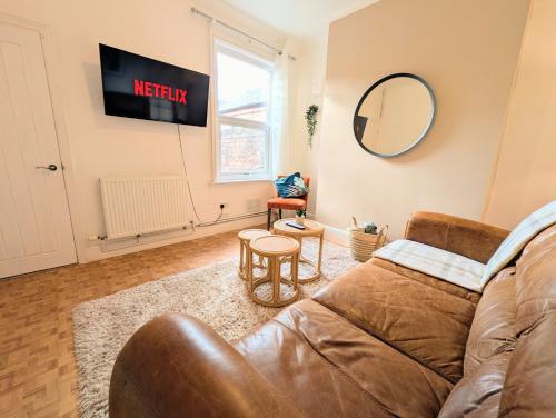 The Heritage Hideaway - King bed, Free parking, Walk to c-centre & Hospital photo 8