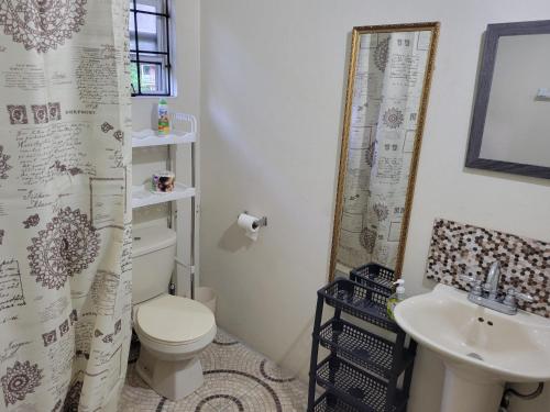 Koupelna v ubytování East Caribbean Lodging