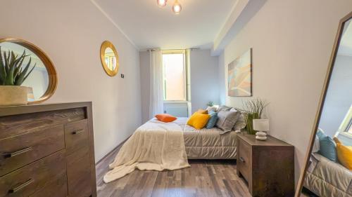 Postel nebo postele na pokoji v ubytování At Piazza Erbe Blu Charme with lift and parking