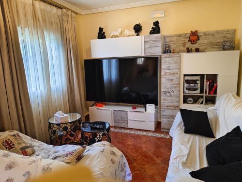 TV a/nebo společenská místnost v ubytování Preciosa y tranquila villa en Valencia con piscina privada