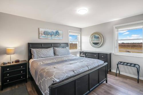 Postel nebo postele na pokoji v ubytování Single Level Vineyard Home | 6 PPL | Pet Friendly