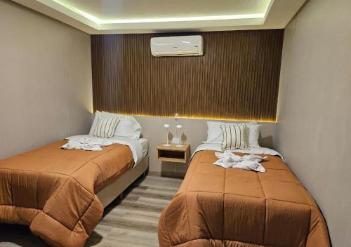 Ένα ή περισσότερα κρεβάτια σε δωμάτιο στο Ayres Dorados Lodge Hotel