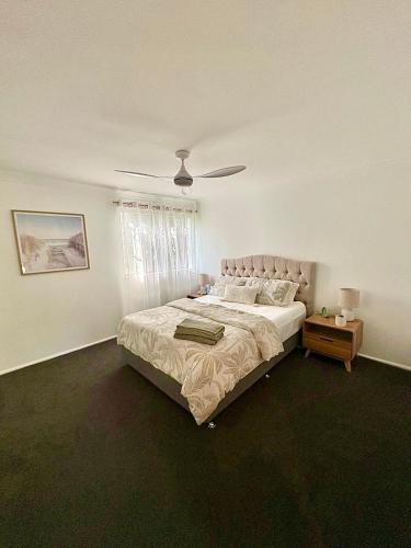 Postel nebo postele na pokoji v ubytování Coastal Comfort