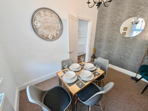The Heritage Hideaway - King bed, Free parking, Walk to c-centre & Hospital photo 27