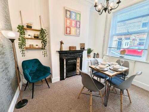 The Heritage Hideaway - King bed, Free parking, Walk to c-centre & Hospital photo 25