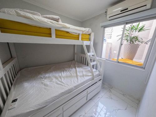 Postel nebo postele na pokoji v ubytování Apto a poucos metros do mar